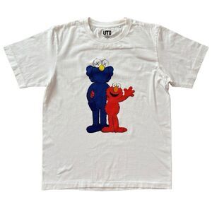 Uniqlo x KAWS Sesame Street T Shirt Size S Elmo Collab BFF White Streetwear